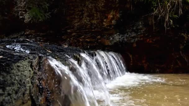 Cascata Sul Fiume — Video Stock