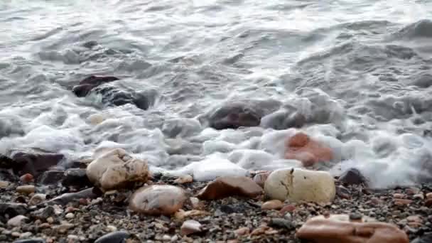 Ondas Mar Nas Rochas Praia — Vídeo de Stock