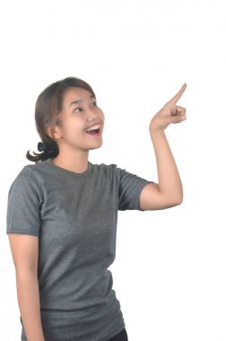 Asyalı kız işaret parmağını işaret ediyor