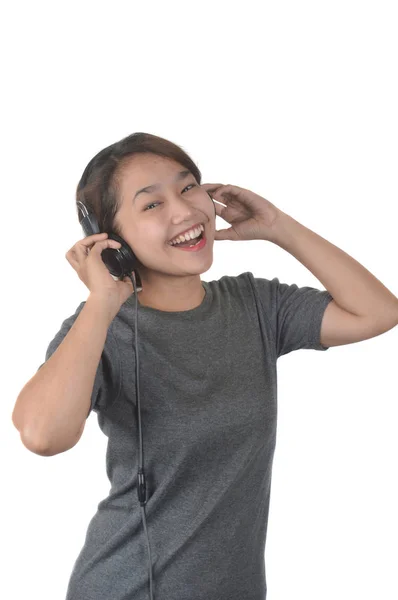 Asian dziewcząt cieszyć się muzyka przy pomocy słuchawki — Zdjęcie stockowe