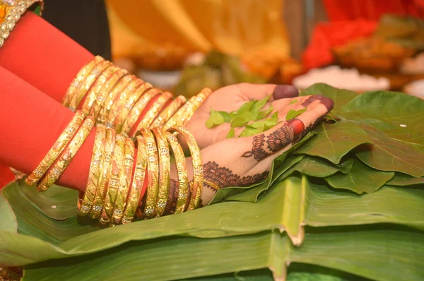 Παραδοσιακή γαμήλια νύφη Ινδονησίας — Φωτογραφία Αρχείου