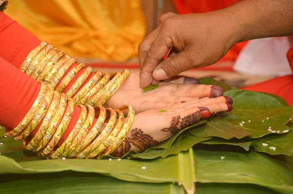 Noiva tradicional do casamento indonésio de Bugisnese — Fotografia de Stock