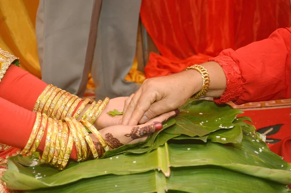 Traditionele Bugisnese Indonesische bruiloft bruid — Stockfoto