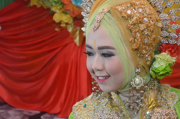 Таракан Индонезия Апреля 2018 Года Портрет Красивой Невесты Буги Традиционном — стоковое фото