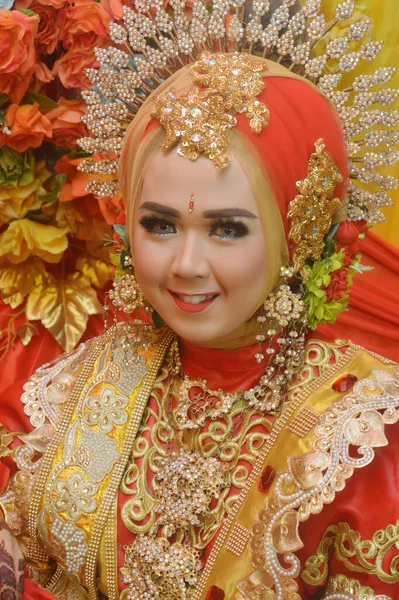 Tarakan Indonésia Abril 2018 Retrato Uma Linda Noiva Bugis Vestindo — Fotografia de Stock