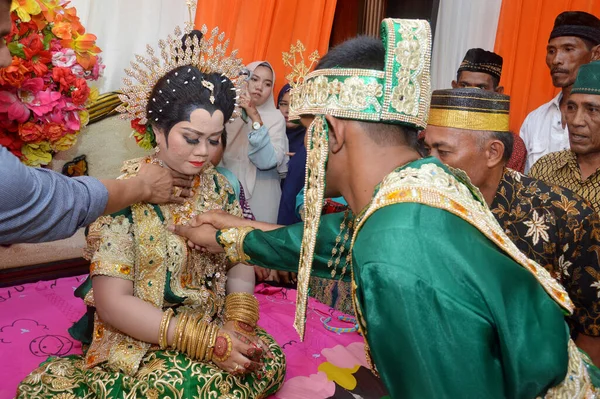 Tarakan Indonesia Novembre 2017 Tradizione Del Matrimonio Tribale Bugis Mappasikarawa — Foto Stock