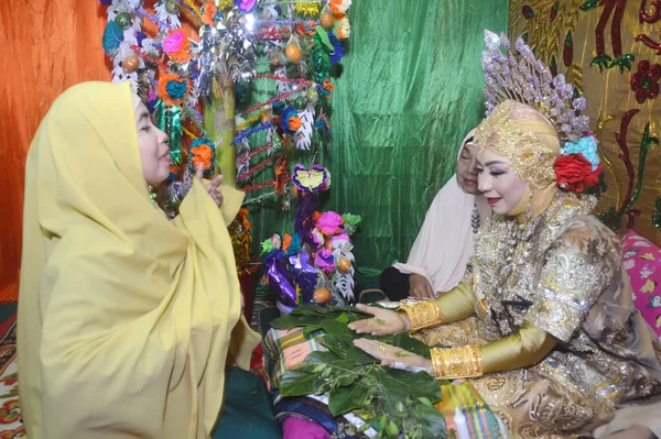 Tarakan Indonesia Diciembre 2018 Mappacci Tradicional Ceremonia Boda Indonesia Bugisnese — Foto de Stock