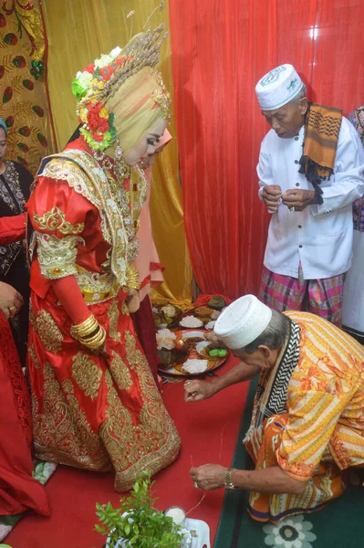 Таракан Индонезия Апреля 2018 Года Маппаччи Традиционная Свадебная Церемония Индонезийца — стоковое фото