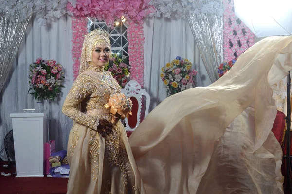 Tarakan Indonesia April 2018 Indonesian Bride Were Dressed Brown Kebaya — Stock Photo, Image