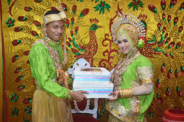 Tarakan Indonésia Abril 2018 Noivo Entrega Dote Casamento Noiva — Fotografia de Stock