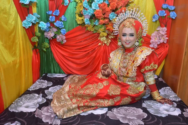 Tarakan Indonésia Abril 2018 Retrato Uma Linda Noiva Bugis Vestindo — Fotografia de Stock