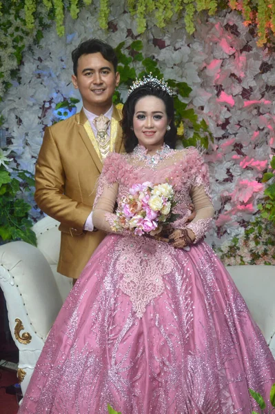 Tarakan Indonesia Maart 2019 Indonesische Bruidsparen Zijn Blij Met Bruidsjurk — Stockfoto