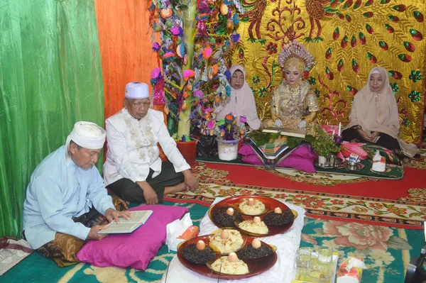 Tarakan Indonesia December 2018 Barazanji Reading Prayers Group Priests Bride — Stock Photo, Image