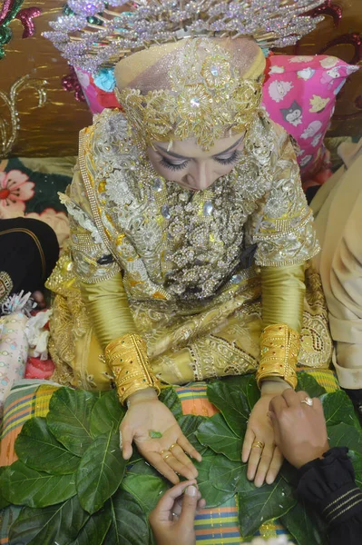 Tarakan インドネシア 12月2018 マッパッチ 結婚前のインドネシアのブギッシーネの伝統的な結婚式 — ストック写真