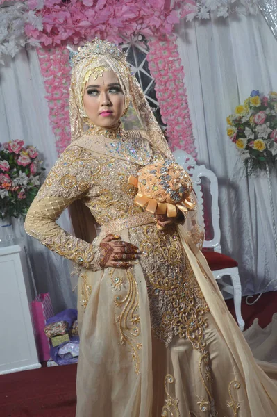 Tarakan Indonesia April 2018 Indonesian Bride Were Dressed Brown Kebaya — Stock Photo, Image