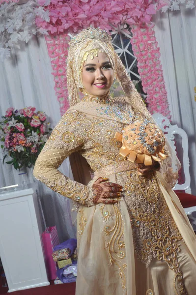 Tarakan Indonesia Aprile 2018 Sposa Indonesiana Vestita Kebaya Marrone — Foto Stock