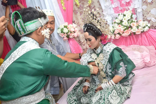 Tarakan Indonesie Března 2019 Kmenová Svatební Tradice Mappasikarawa Bugis Koná — Stock fotografie