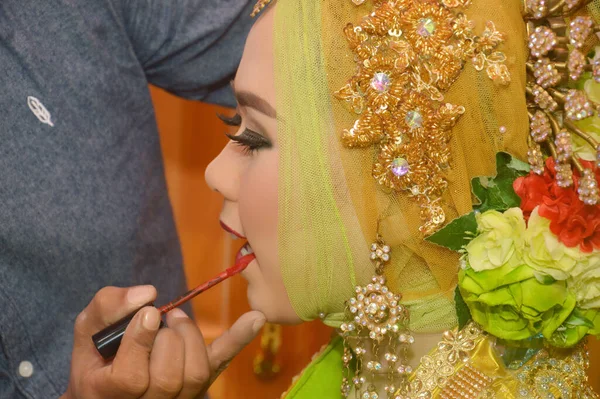 Tarakan Indonesia Abril 2018 Retrato Una Hermosa Novia Bugis Vestida — Foto de Stock