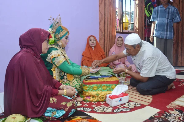 Tarakan Indonesien Februar 2018 Mappacci Die Traditionelle Hochzeitszeremonie Des Bugisnischen — Stockfoto