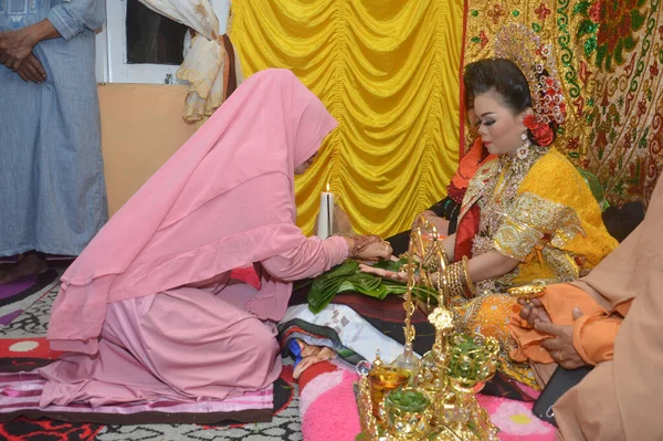 Tarakan Indonesia Σεπτεμβριου 2017 Mappacci Παραδοσιακή Γαμήλια Τελετή Της Bugissnese — Φωτογραφία Αρχείου