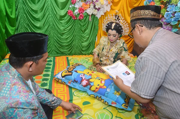 Tarakan Indonesia Septiembre 2017 Entregar Mandato Novia Oficial Asuntos Religiosos —  Fotos de Stock