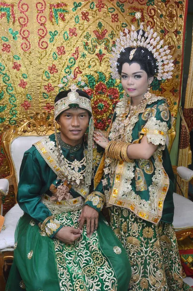 Tarakan Indonesia Spetember 2017 Indonesian Bridal Couples Were Pose Aisle — Stock Photo, Image