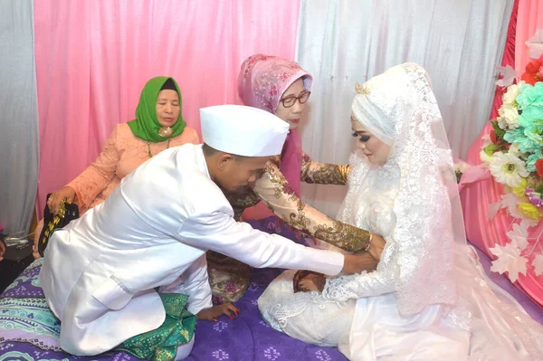 Tarakan Indonesia Luglio 2018 Tradizione Del Matrimonio Tribale Bugis Mappasikarawa — Foto Stock