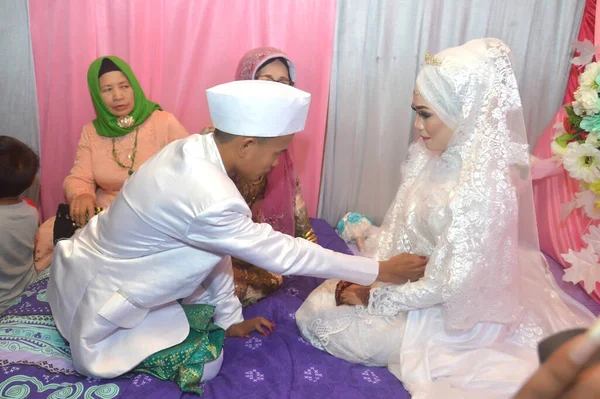 Tarakan Indonesia Luglio 2018 Tradizione Del Matrimonio Tribale Bugis Mappasikarawa — Foto Stock