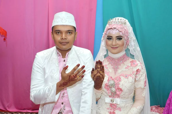 Tarakan Indonésie Mars 2017 Les Couples Mariés Bugis Indonésiens Montrent — Photo