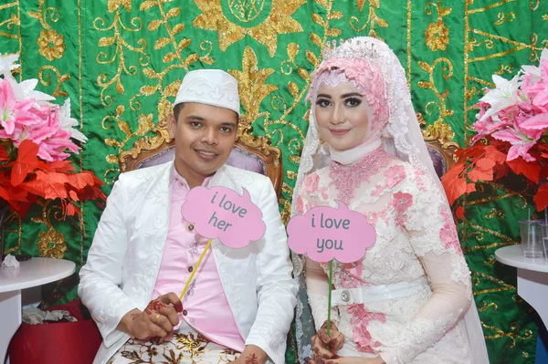 Tarakan Indonesia March 2017 Indonesian Bridal Couples Happy Wearing Kebaya — Stock Photo, Image