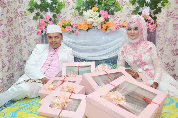 Tarakan Indonesia March 2017 Indonesian Bridal Couples Happy Wearing Kebaya — 图库照片