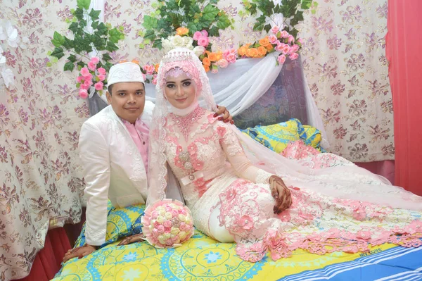 Tarakan Indonesia March 2017 Indonesian Bridal Couples Happy Wearing Kebaya — 图库照片