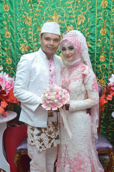 Tarakan Indonesia Marzo 2017 Las Parejas Novias Indonesias Son Felices —  Fotos de Stock