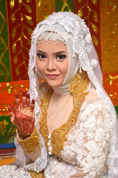 Tarakan Indonésia Novembro 2017 Retrato Uma Linda Noiva Indonésia Vestindo — Fotografia de Stock