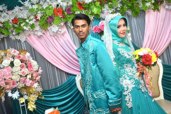 Tarakan Indonesia November 2017 Indonesian Bridal Couples Happy Wearing Kebaya — Stock Photo, Image