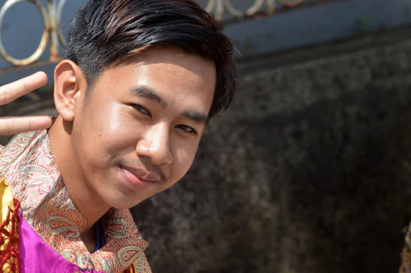 Tarakan Indonesia Ιουλίου 2018 Πορτρέτο Ινδονήσιου Άνδρα Ντυμένου Ιθαγενές Έθιμο — Φωτογραφία Αρχείου