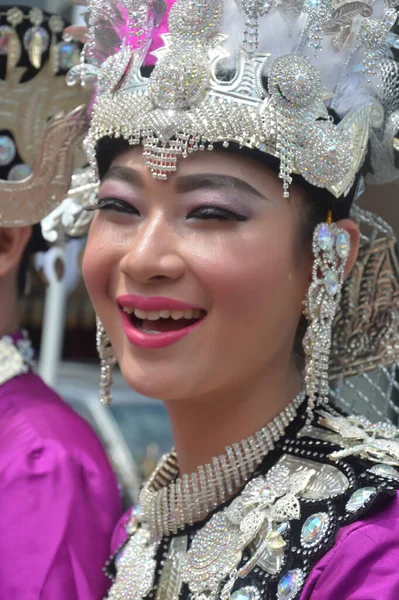 Tarakan Indonésie Juillet 2018 Portrait Une Belle Indonésienne Souriante Portant — Photo