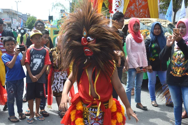 Tarakan Indonesia Července 2018 Tradiční Indonéské Taneční Atrakce Krásných Tanečnic — Stock fotografie