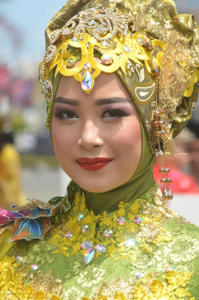 Tarakan Indonésie Juillet 2018 Portrait Une Belle Indonésienne Souriante Portant — Photo