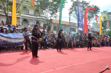 TARAKAN - INDONEZYA, 25 Temmuz 2018: APEKSI onur podyumu önünde Silat dövüş sanatları cazibesi