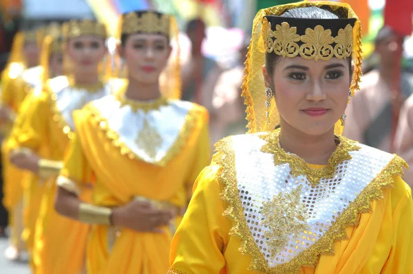 Tarakan Indonesia Julio 2018 Retrato Hermosas Bailarinas Indonesias Traje Tradicional — Foto de Stock