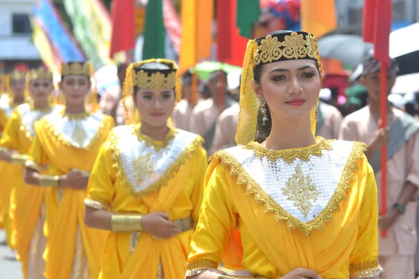 Tarakan Indonesia Julio 2018 Retrato Hermosas Bailarinas Indonesias Traje Tradicional —  Fotos de Stock
