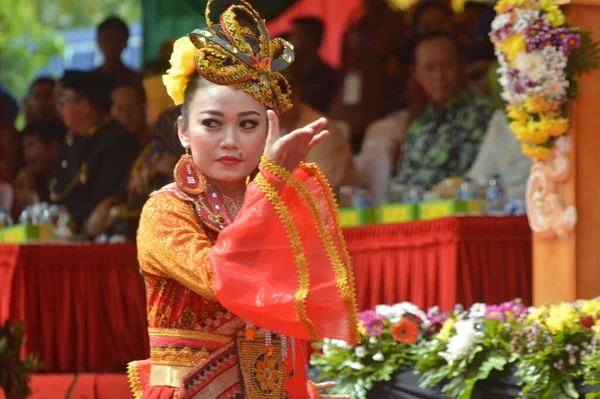 Tarakan Indonésie Juillet 2018 Portrait Beaux Danseurs Indonésiens Costume Traditionnel — Photo