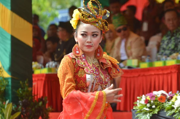 Tarakan Indonesia Julio 2018 Retrato Hermosas Bailarinas Indonesias Traje Tradicional — Foto de Stock