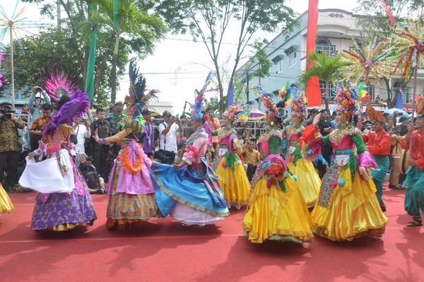 Tarakan Indonesia Července 2018 Tradiční Indonéské Taneční Atrakce Krásných Tanečnic — Stock fotografie