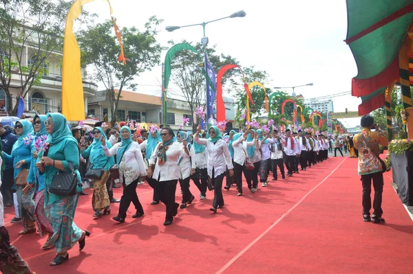 Tarakan Indonesia Julio 2018 Desfile Participantes Marchó Frente Las Tribunas —  Fotos de Stock