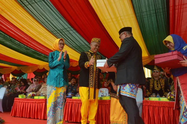 Tarakan Indonesien Juli 2018 Die Teilnehmer Der Apeksi Parade Überreichten — Stockfoto