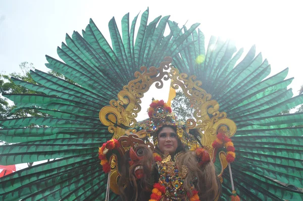 Tarakan Indonésia Julho 2018 Retrato Uma Bela Mulher Indonésia Sorrindo — Fotografia de Stock