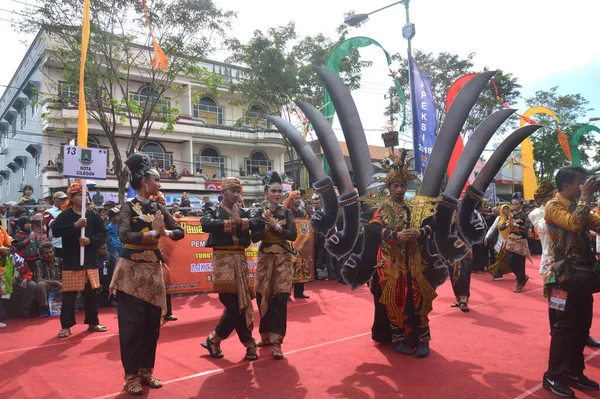 Tarakan Indonesia Juli 2018 Indonesiske Traditionelle Dans Attraktioner Smukke Dansere - Stock-foto