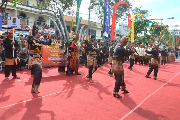 Tarakan Indonesia Julio 2018 Atracciones Danza Tradicional Indonesia Hermosas Bailarinas — Foto de Stock